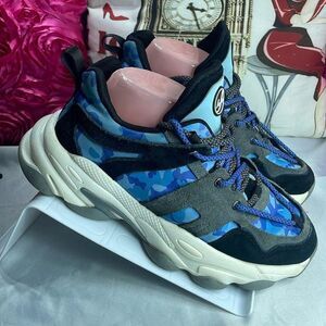(H6) Javi Women's Blue and Black Slippers Size 9.